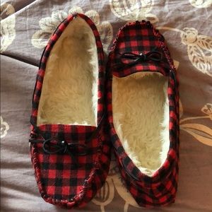NWOT Red & Black Buffalo Check Slippers Size 11/12